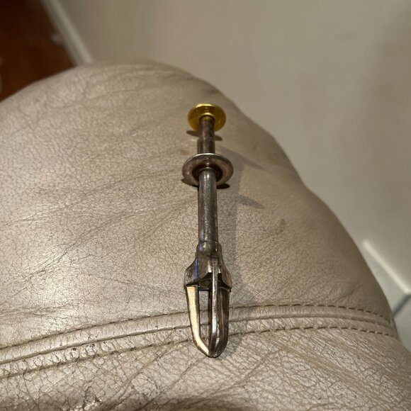 Vintage sugar cube olive tongs spring loaded royal crown 4 1/2” Sweden - Picture 5 of 5